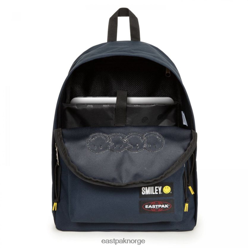 nei Eastpak ute av kontoret smiley patch mar 0PF4J411 ryggsekker