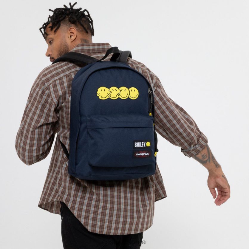 nei Eastpak ute av kontoret smiley patch mar 0PF4J411 ryggsekker